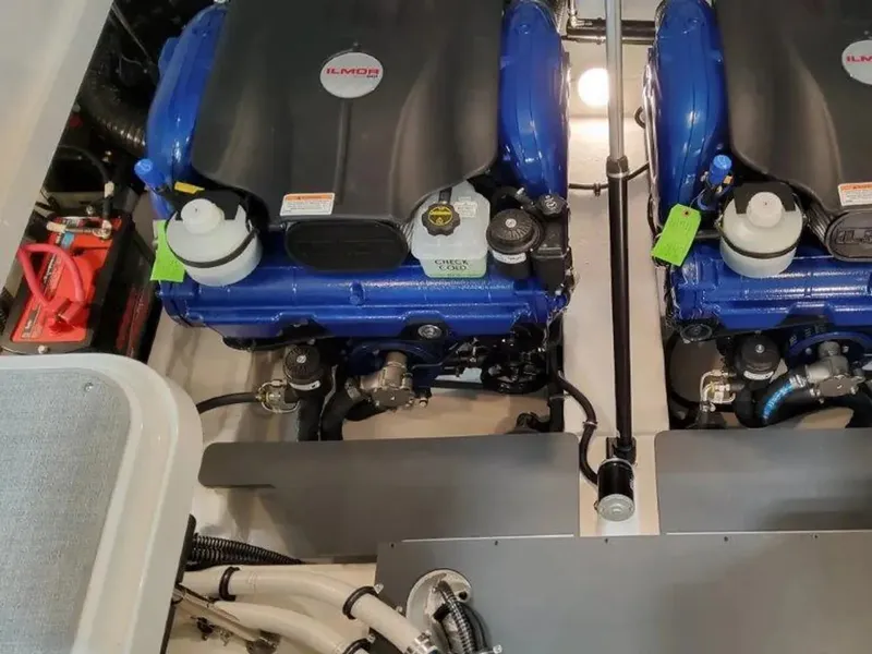 Slide: The Image of Formula 330 Crossover Bowrider 2025 - 17