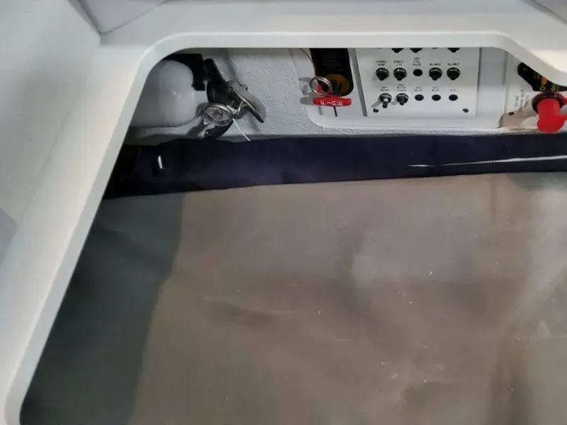 Slide: The Image of Formula 330 Crossover Bowrider 2025 - 18