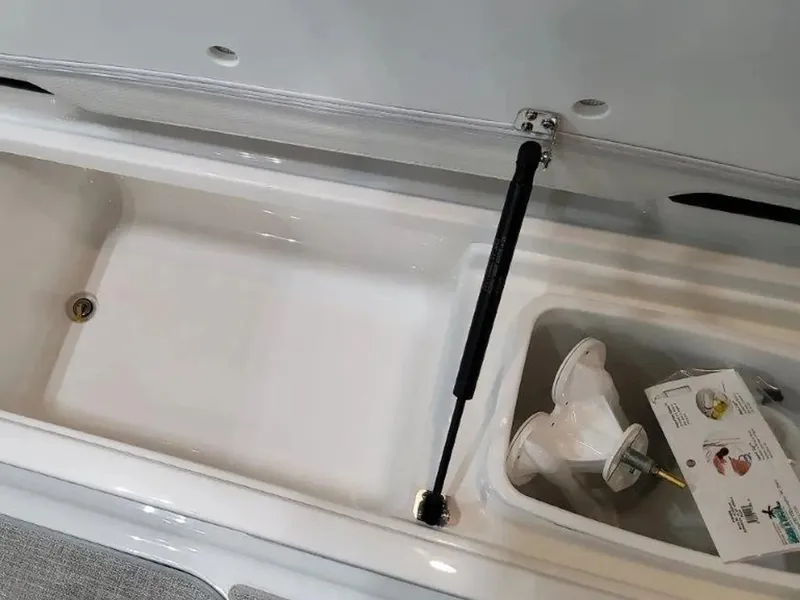 Slide: The Image of Formula 330 Crossover Bowrider 2025 - 22