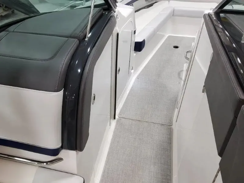 Slide: The Image of Formula 330 Crossover Bowrider 2025 - 27