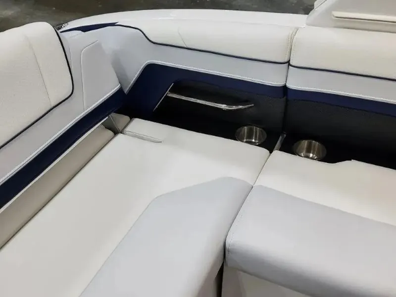 Slide: The Image of Formula 330 Crossover Bowrider 2025 - 29