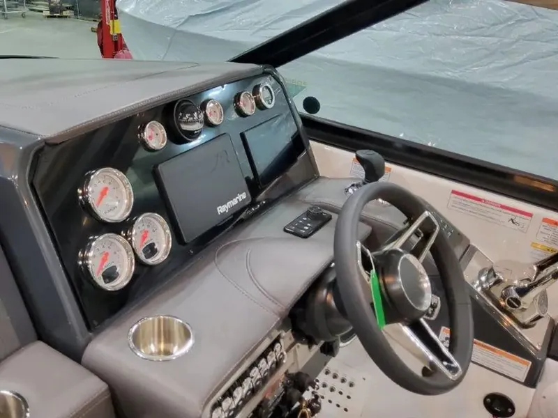 Slide: The Image of Formula 330 Crossover Bowrider 2025 - 31