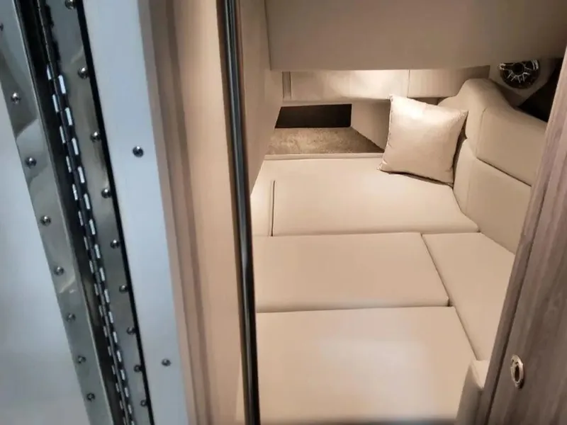 Slide: The Image of Formula 330 Crossover Bowrider 2025 - 35