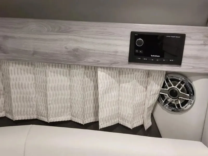 Slide: The Image of Formula 330 Crossover Bowrider 2025 - 37