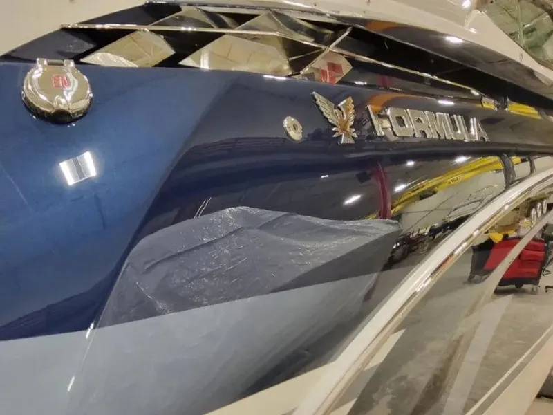 Slide: The Image of Formula 330 Crossover Bowrider 2025 - 4