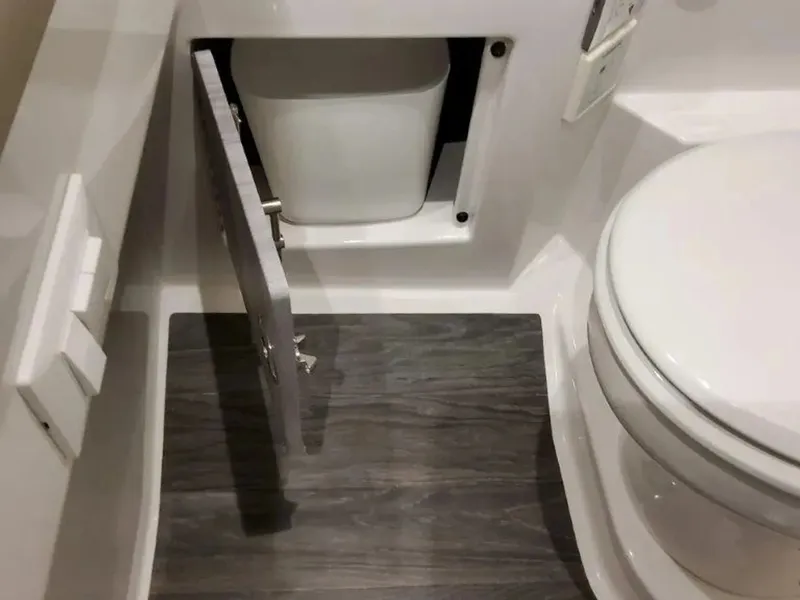 Slide: The Image of Formula 330 Crossover Bowrider 2025 - 40