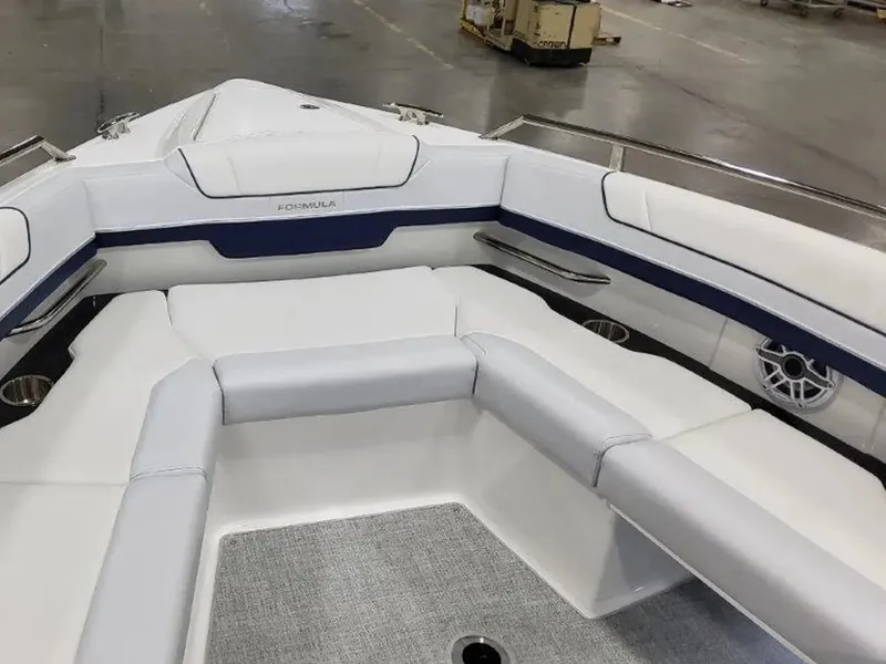 Slide: The Image of Formula 330 Crossover Bowrider 2025 - 43