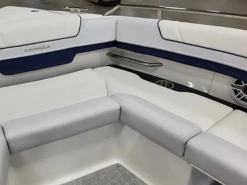 Slide: The Image of Formula 330 Crossover Bowrider 2025 - 45