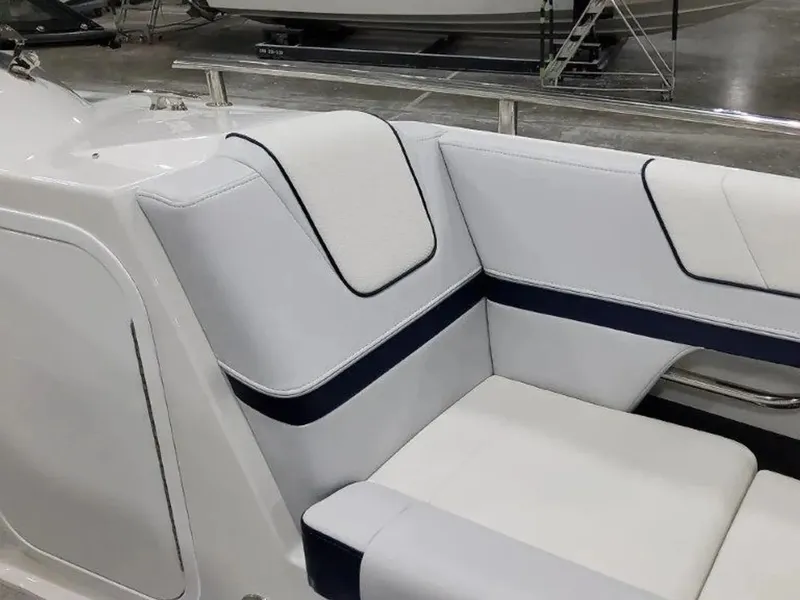 Slide: The Image of Formula 330 Crossover Bowrider 2025 - 48