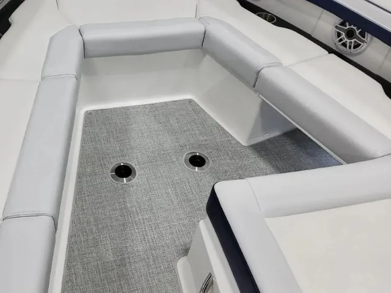 Slide: The Image of Formula 330 Crossover Bowrider 2025 - 49