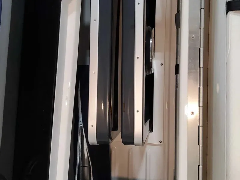 Slide: The Image of Formula 310 Bowrider 2025 - 13