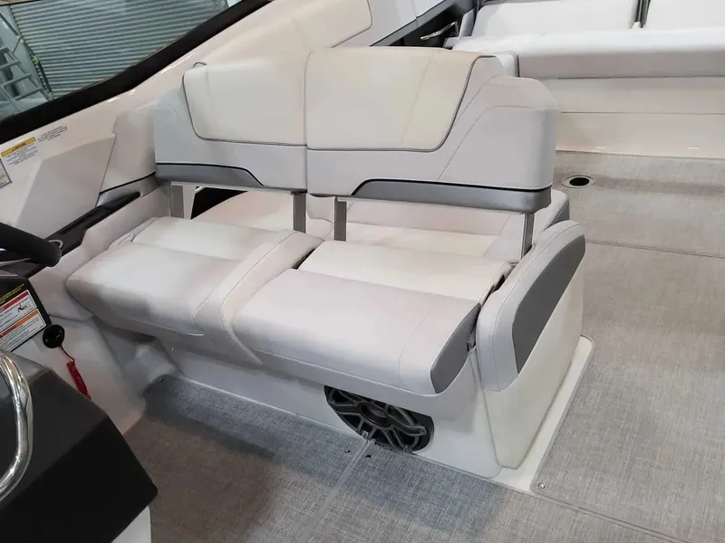 Slide: The Image of Formula 310 Bowrider 2025 - 15