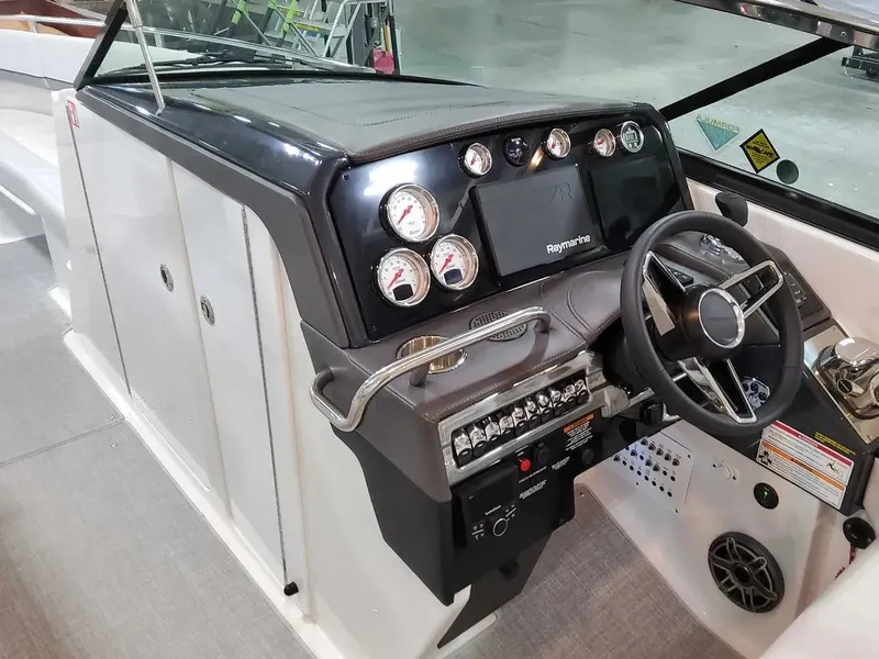 Slide: The Image of Formula 310 Bowrider 2025 - 16