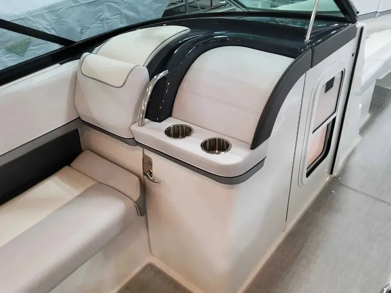 Slide: The Image of Formula 310 Bowrider 2025 - 20