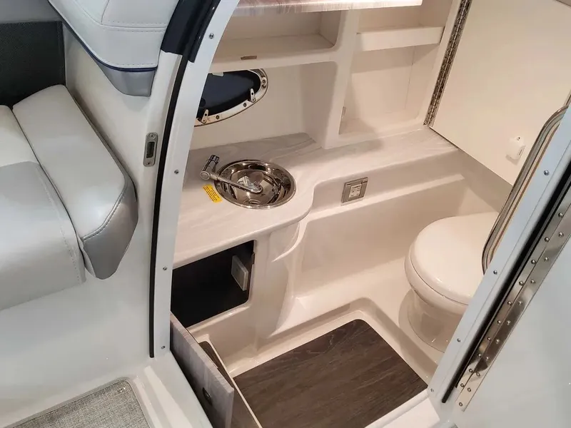 Slide: The Image of Formula 310 Bowrider 2025 - 21