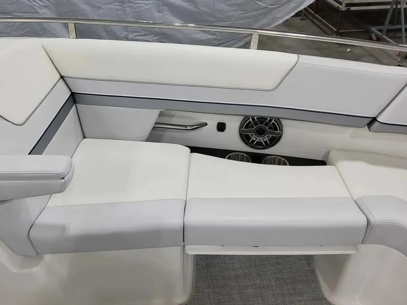 Slide: The Image of Formula 310 Bowrider 2025 - 25