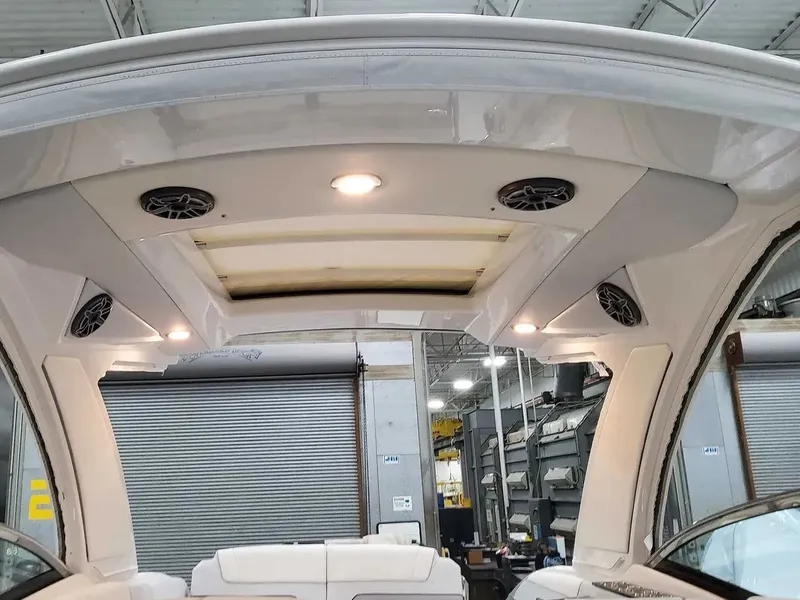 Slide: The Image of Formula 310 Bowrider 2025 - 27