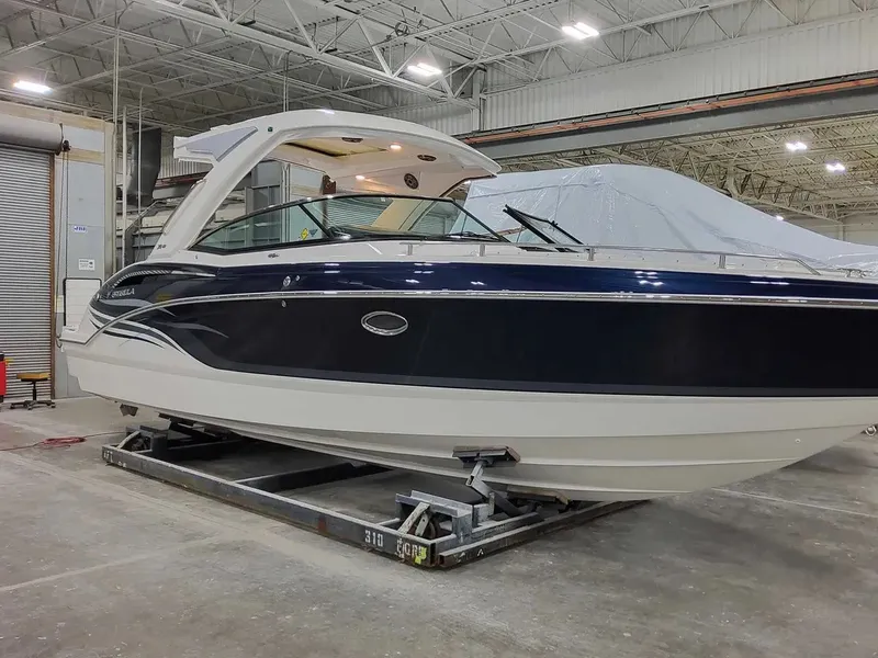 Slide: The Image of Formula 310 Bowrider 2025 - 5