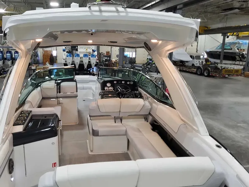 Slide: The Image of Formula 310 Bowrider 2025 - 7