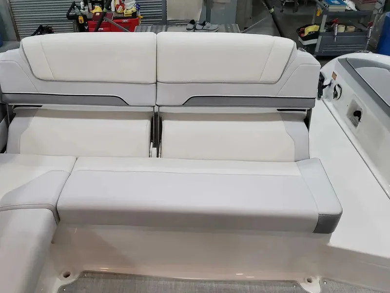 Slide: The Image of Formula 310 Bowrider 2025 - 8