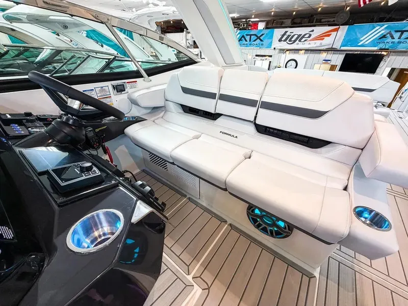 Slide: The Image of Formula 360 Crossover Bowrider 2026 - 10