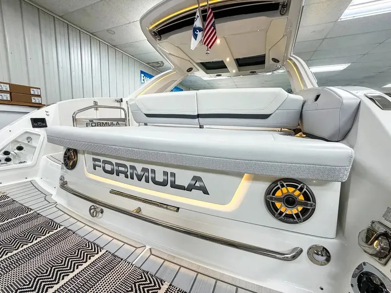 Slide: The Image of Formula 360 Crossover Bowrider 2026 - 12