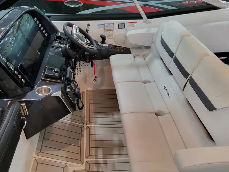 Slide: The Image of Formula 360 Crossover Bowrider 2026 - 35