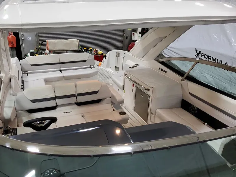 Slide: The Image of Formula 360 Crossover Bowrider 2026 - 37