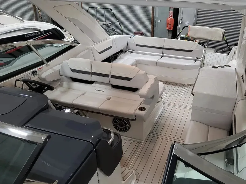 Slide: The Image of Formula 360 Crossover Bowrider 2026 - 38