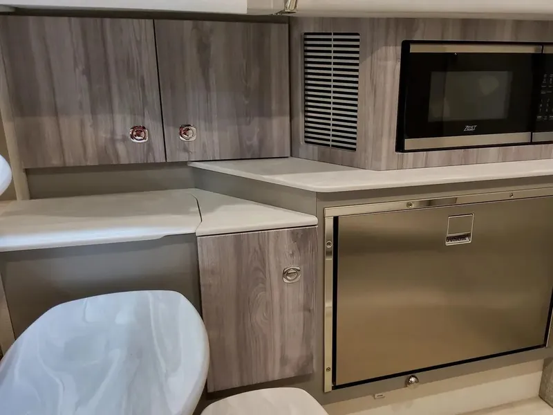 Slide: The Image of Formula 360 Crossover Bowrider 2026 - 48