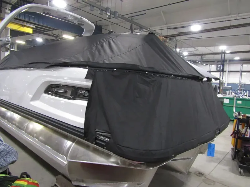 Slide: The Image of Avalon Excalibur Elite Windshield Twin 500R 2025 - 10