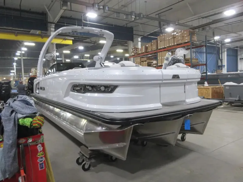 Slide: The Image of Avalon Excalibur Elite Windshield Twin 500R 2025 - 15