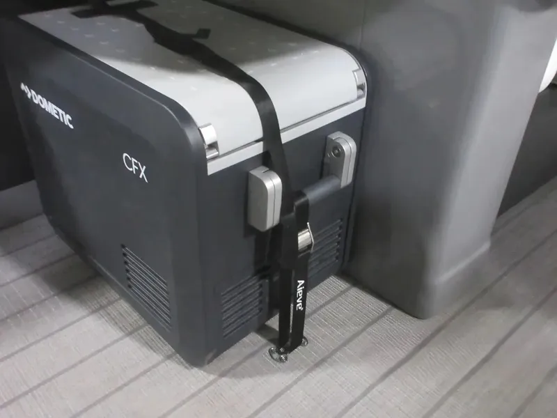 Slide: The Image of Avalon Excalibur Elite Windshield Twin 500R 2025 - 9