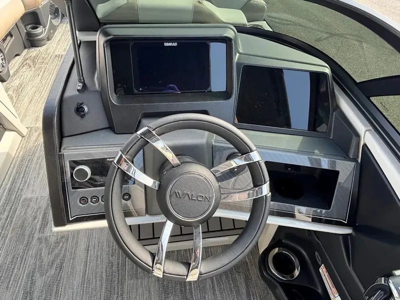 Slide: The Image of Avalon Catalina Platinum Quad Lounge Shift Windshield 2585 2025 - 10