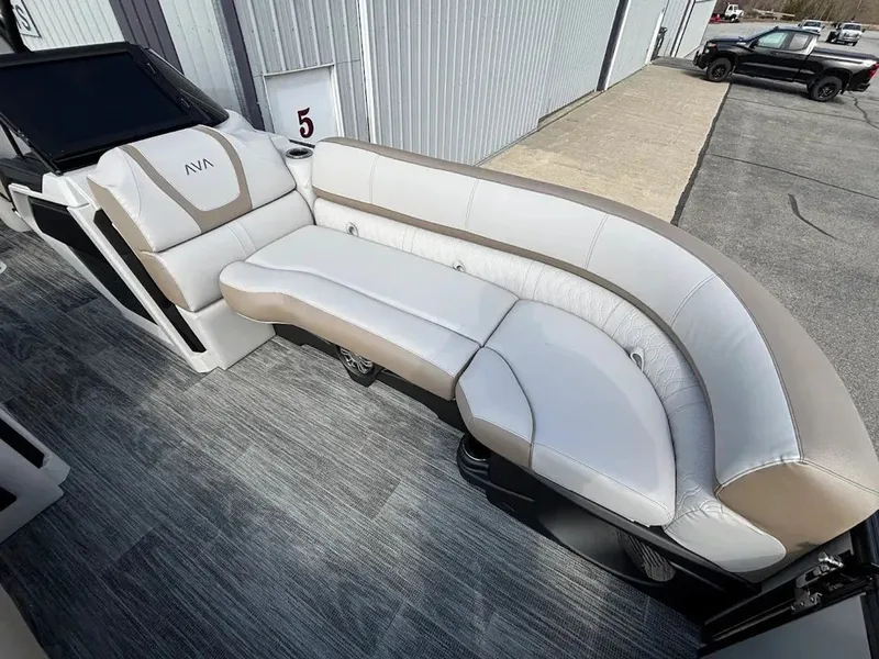 Slide: The Image of Avalon Catalina Platinum Quad Lounge Shift Windshield 2585 2025 - 12