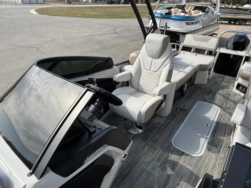 Slide: The Image of Avalon Catalina Platinum Quad Lounge Shift Windshield 2585 2025 - 8