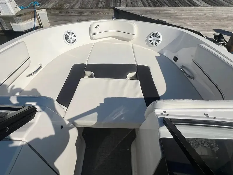 Slide: The Image of Bayliner VR6 2022 - 12