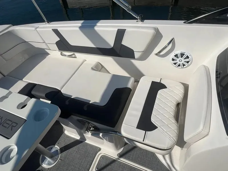 Slide: The Image of Bayliner VR6 2022 - 15
