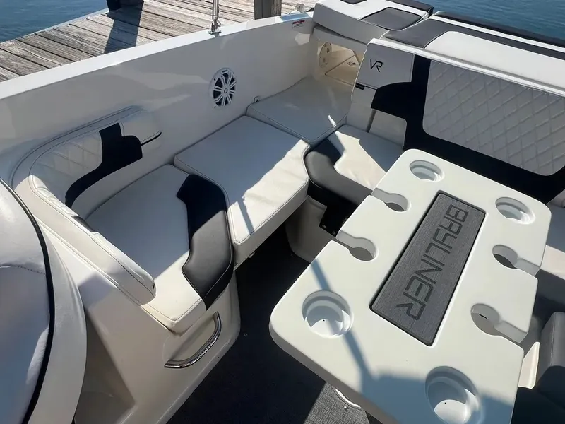 Slide: The Image of Bayliner VR6 2022 - 16