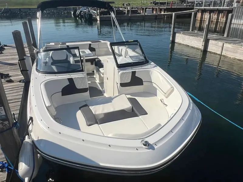 Slide: The Image of Bayliner VR6 2022 - 18