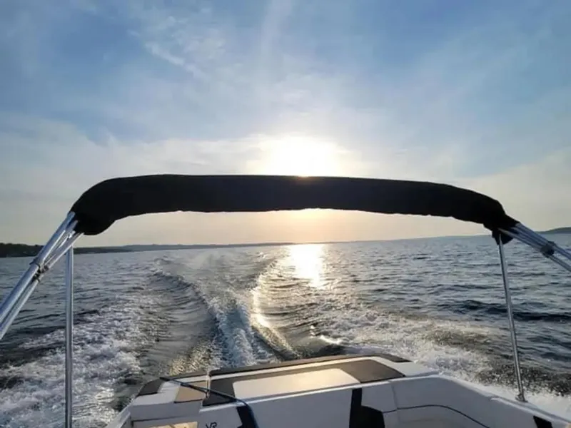 Slide: The Image of Bayliner VR6 2022 - 20