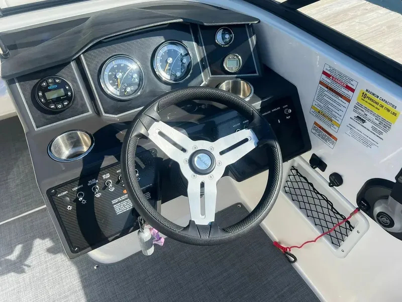 Slide: The Image of Bayliner VR6 2022 - 5