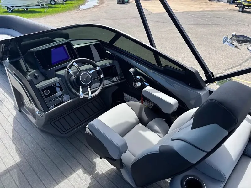 Slide: The Image of Avalon Catalina Platinum Quad Lounge Shift 2785 2025 - 12