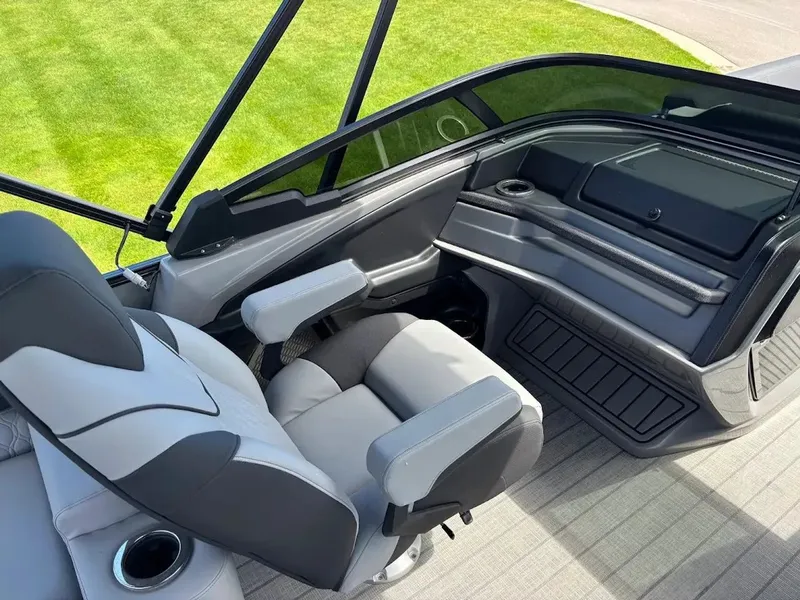 Slide: The Image of Avalon Catalina Platinum Quad Lounge Shift 2785 2025 - 13