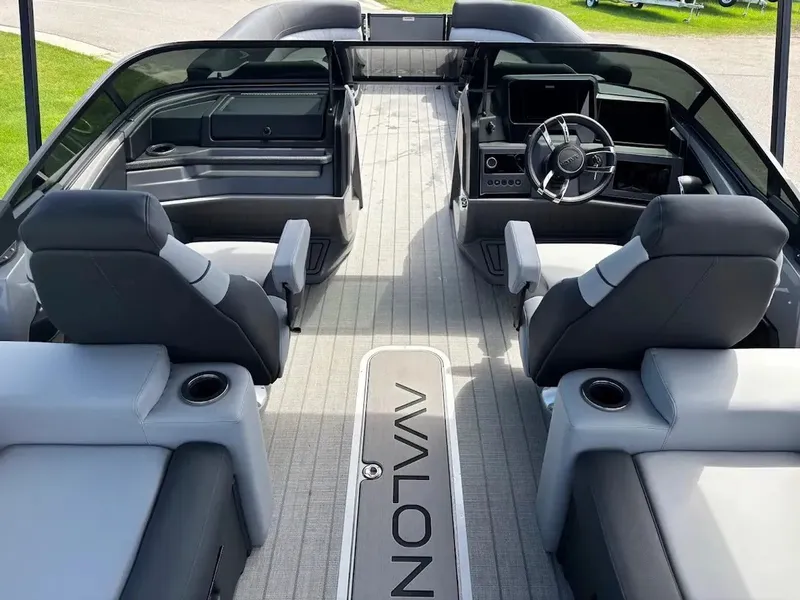 Slide: The Image of Avalon Catalina Platinum Quad Lounge Shift 2785 2025 - 14