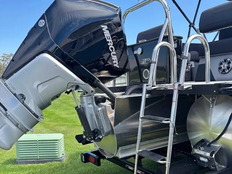 Slide: The Image of Avalon Catalina Platinum Quad Lounge Shift 2785 2025 - 3