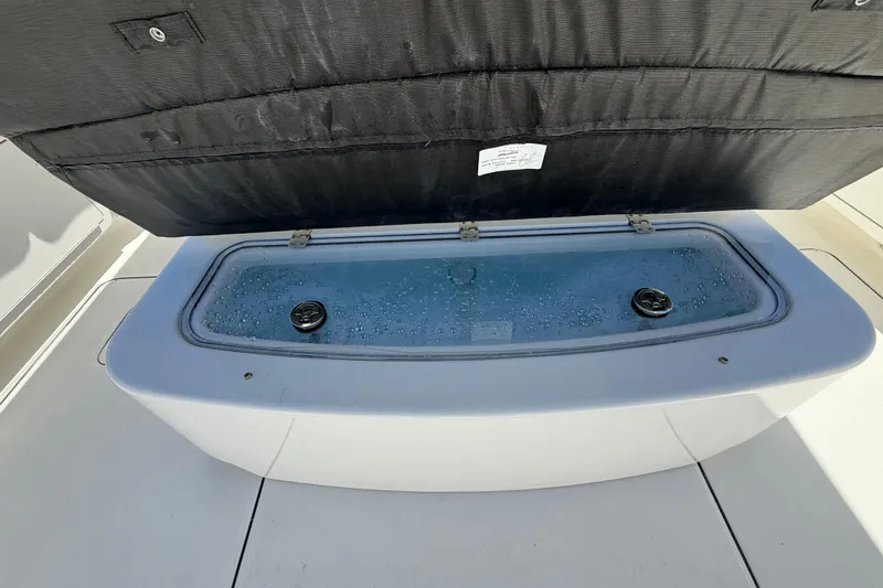 Slide: The Image of Livewell on 2026 World Cat 325 CC boat, filled with water and bubbles. - 10