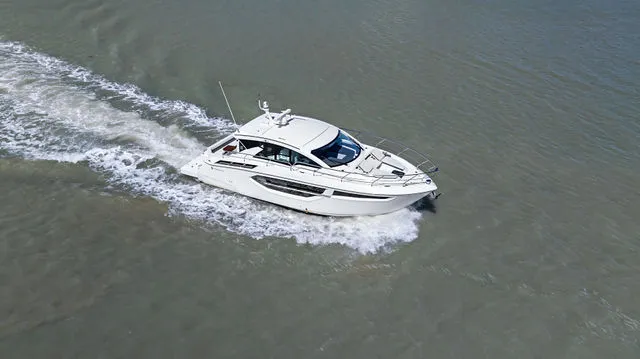 Slide: The Image of Cruisers Yachts 42 Cantius 2023 - 100