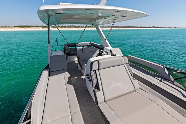 Slide: The Image of Cruisers Yachts 42 Cantius 2023 - 130