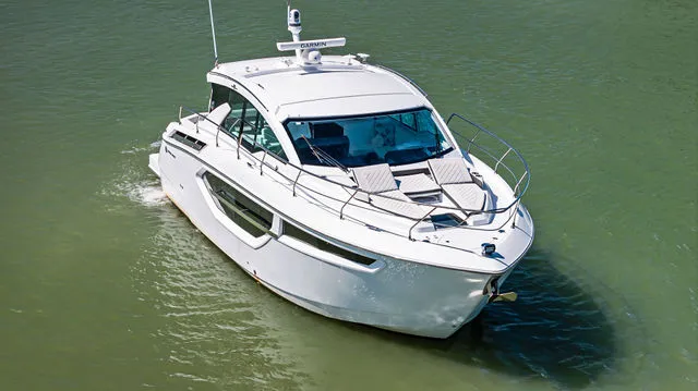 Slide: The Image of Cruisers Yachts 42 Cantius 2023 - 91